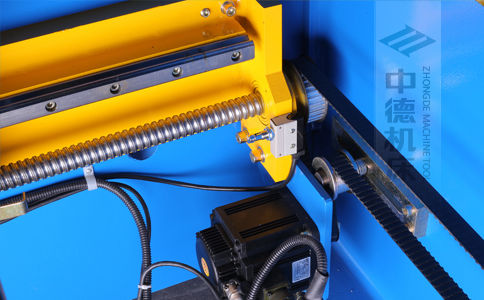 ZDPK-16032X軸配有滾珠絲桿及直線導軌，大功率伺服電機，鋼絲同步帶，能顯著提升X軸定位精度及速度 (2).jpg